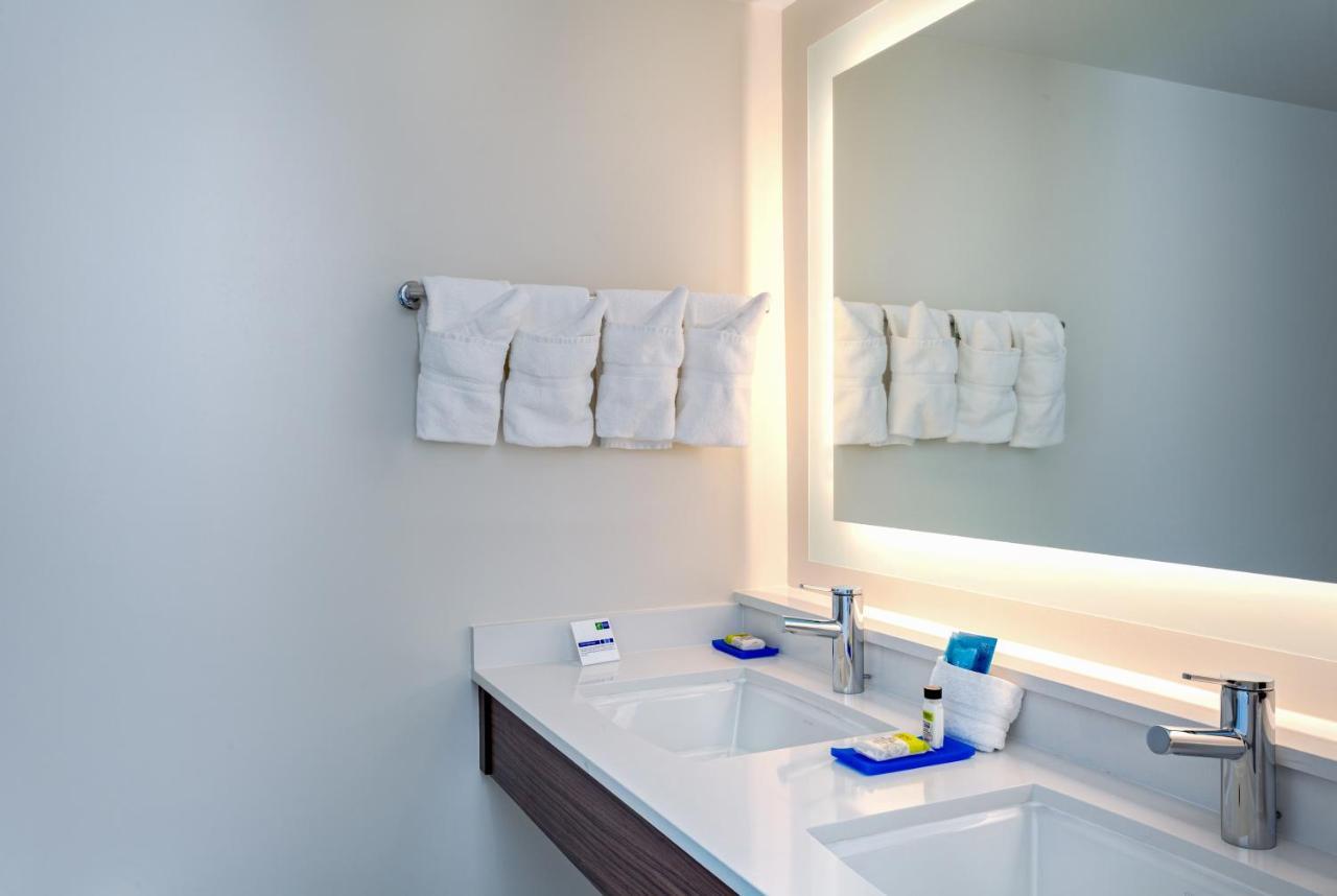 Holiday Inn Express Tampa-Brandon By Ihg מראה חיצוני תמונה