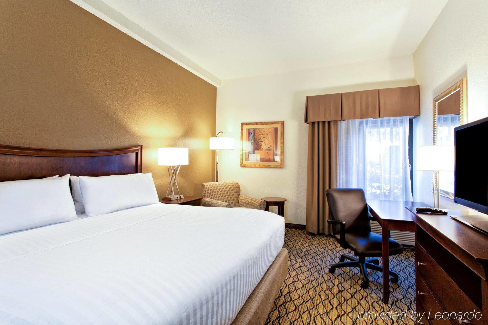Holiday Inn Express Tampa-Brandon By Ihg מראה חיצוני תמונה