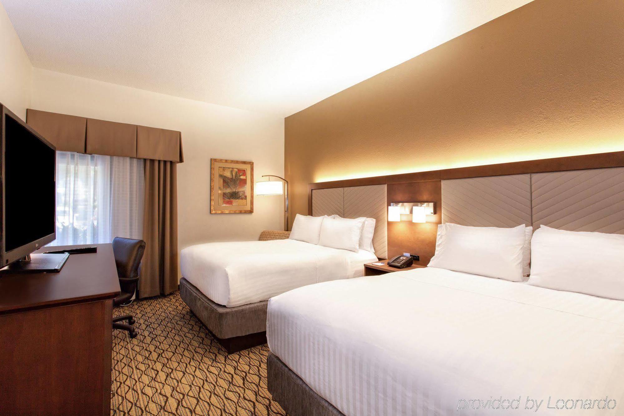 Holiday Inn Express Tampa-Brandon By Ihg מראה חיצוני תמונה