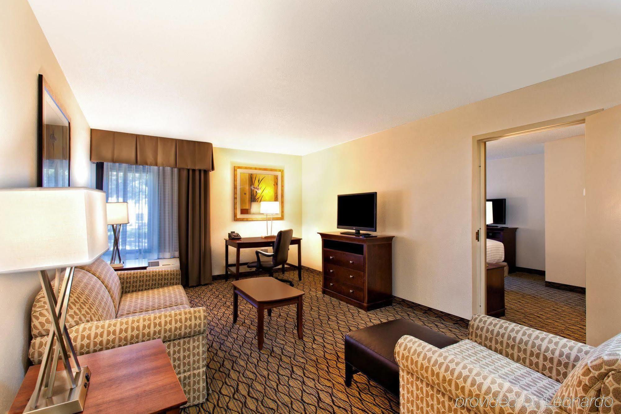 Holiday Inn Express Tampa-Brandon By Ihg מראה חיצוני תמונה