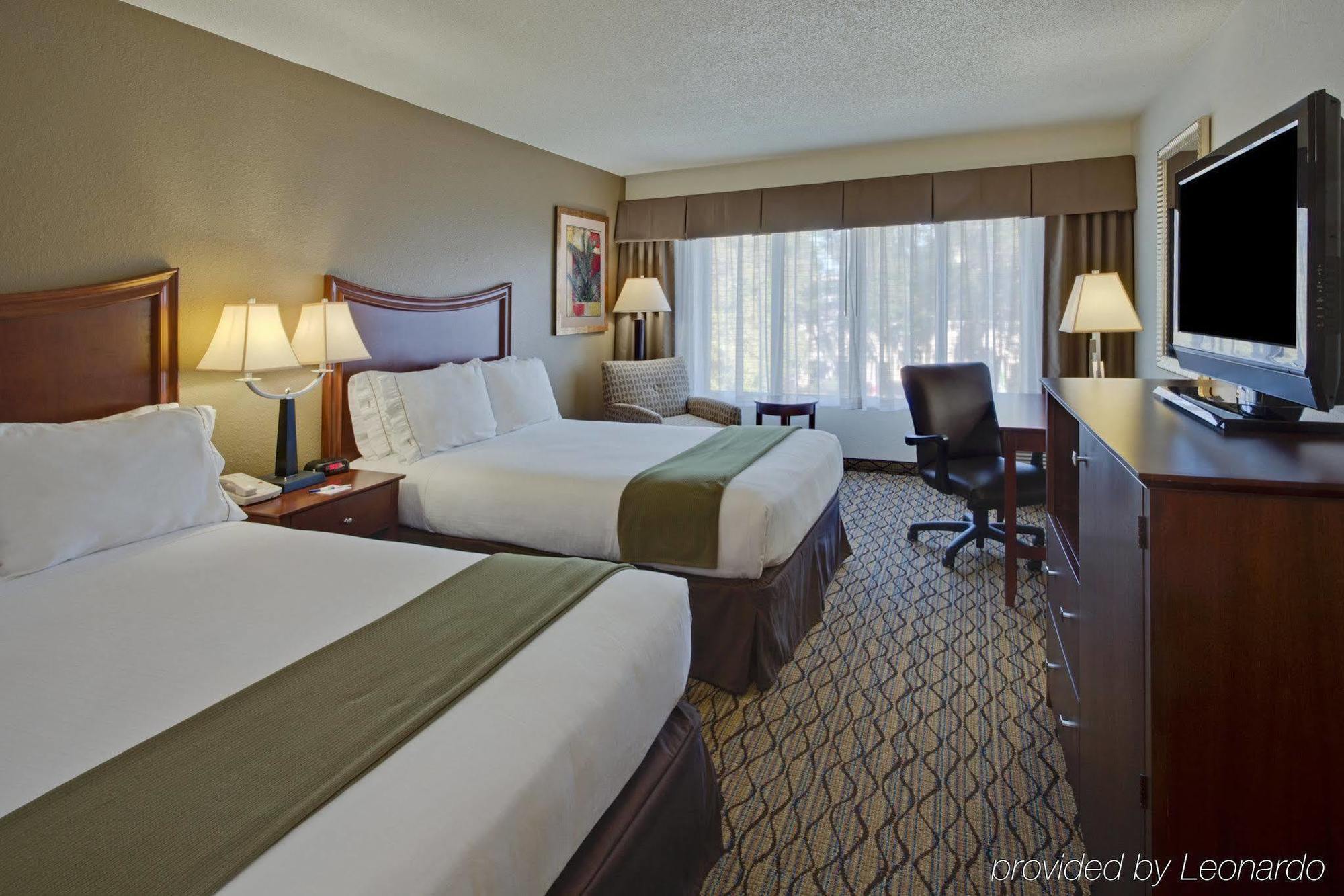 Holiday Inn Express Tampa-Brandon By Ihg מראה חיצוני תמונה